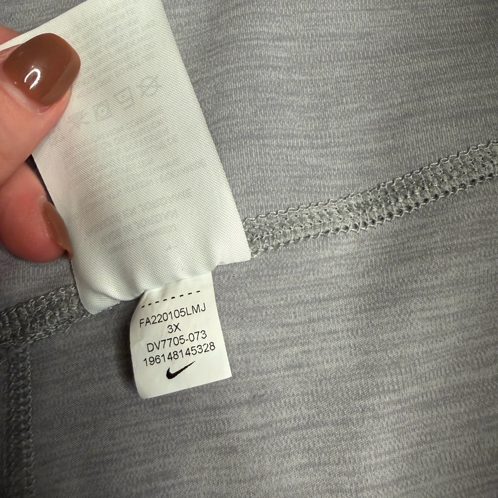 Nike Women's Light Gray High-Waist Bike Shorts - Picture 3 of 4